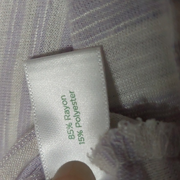 Decree V-neck shortsleeve tee, lavender and white, size L - Picture 6 of 6